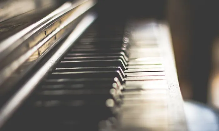 Phím đàn piano điện cận cảnh